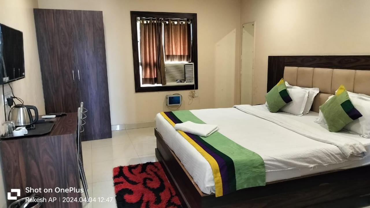 Hotel Paradise Convention Bhubaneswar Esterno foto