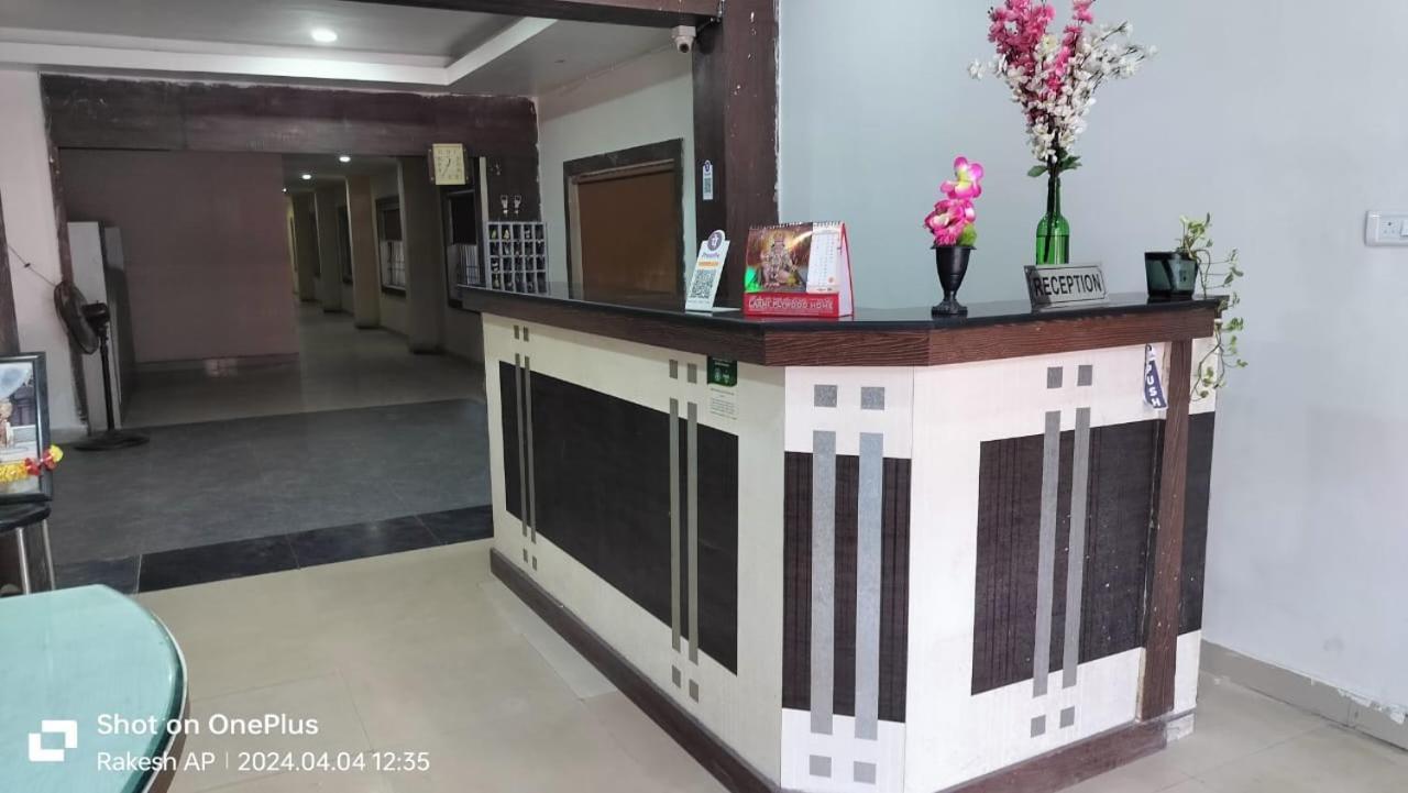 Hotel Paradise Convention Bhubaneswar Esterno foto