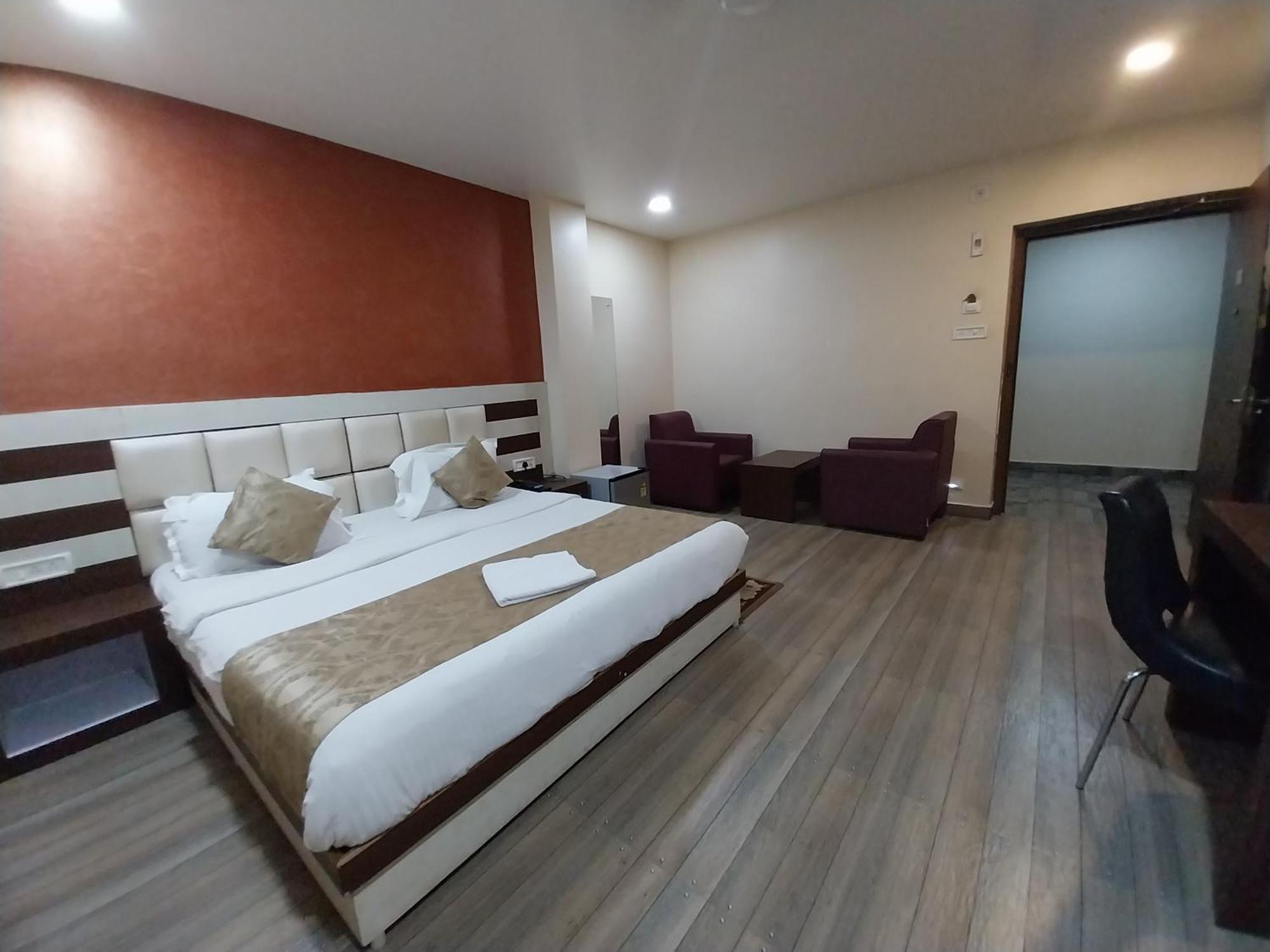 Hotel Paradise Convention Bhubaneswar Esterno foto