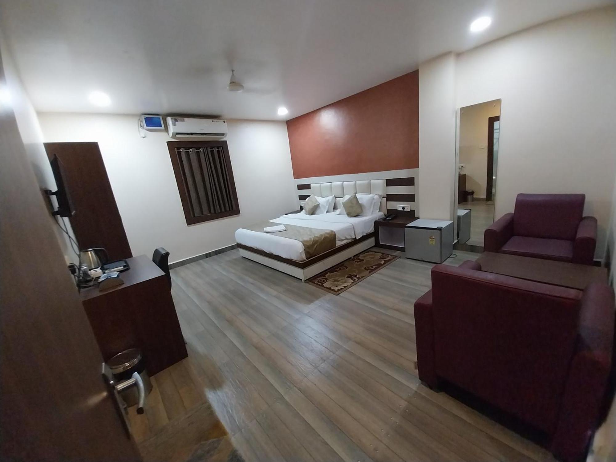 Hotel Paradise Convention Bhubaneswar Esterno foto